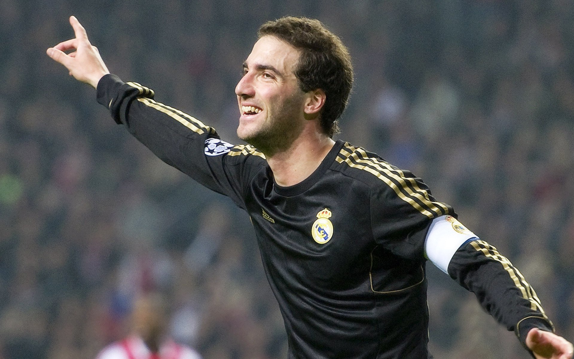 曼联在面对低位防守球队时效率明显下降,曼联防守站位